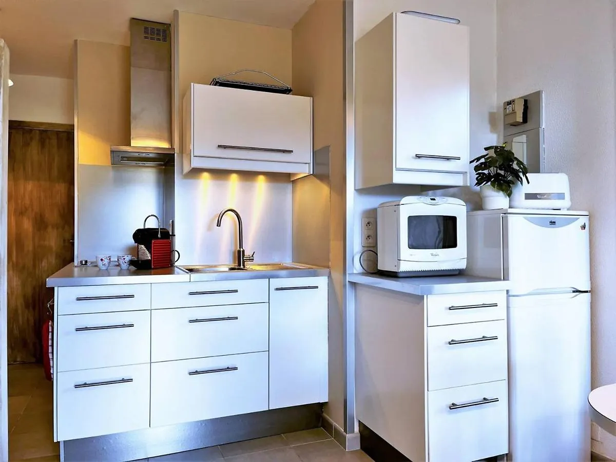 Studio 4 Pers A 500M De La Plage De Saint-Clair, 3 Etoiles, Parking Inclus, Menage Offert - Fr-1-251-398 Le Lavandou 0*,  France